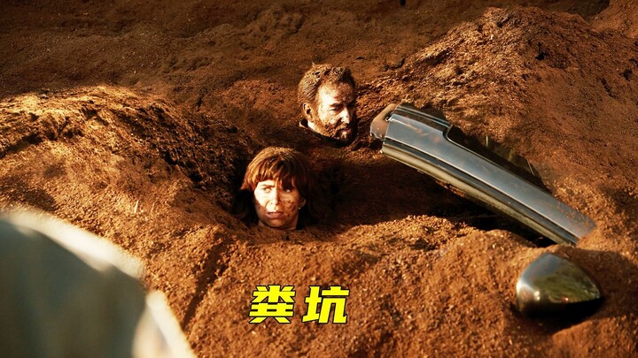 Pasangan suami istri jatuh ke dalam tumpukan tanah, tapi petugas pemadam kebakaran memilih untuk tid