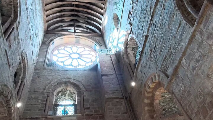 Sacred Light Inside an Ancient Church | 神圣之光