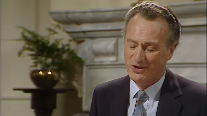 Humphrey, I've been thinking that it's time to lighten your load. Humphrey: OH no no no no. No, ther