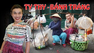 Ty Thy mua BÁNH TRÁNG ủng hộ cô bán hàng rong  - Ty Thy Vlog Gỏi đu đủ