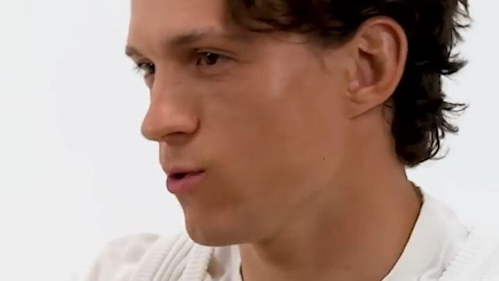 🍔🍟 Tom Holland Has Strong Opinions on "American" Food