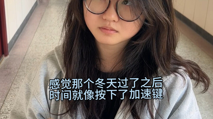 Hóa ra mới chỉ hai năm thôi mà, vậy mà cứ như chuyện của kiếp trước vậy.