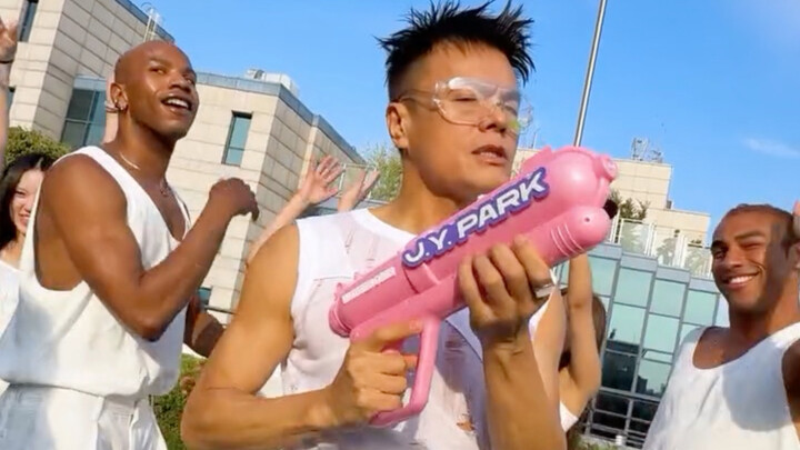 Năm nay tại Lễ hội Bắn Đạn Nước, JYP Park Jin-young đã mang theo ca khúc mới WET đến
