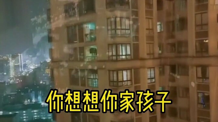 "Anh ơi, đừng nhảy. Hãy nghĩ đến anh em, vợ và con của anh!"