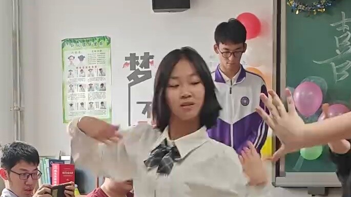 【cintailah aku seperti ini】Pesta Hari Tahun Baru ~ Sekolah Menengah Nankai Wu Haiyuan langsung