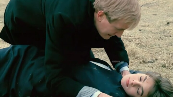 Cô gái mắc chứng hoang tưởng, lúc nào cũng mơ thấy mình bị bắt nạt.