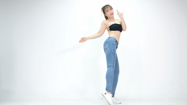 เปลี่ยนการเต้นแบบเต็มๆ มาให้ชมกัน คะแนนระหว่างกางเกงยีนส์และกางเกงขาสั้นสีขาวเท่ากัน จึงปล่อยสองเพลง