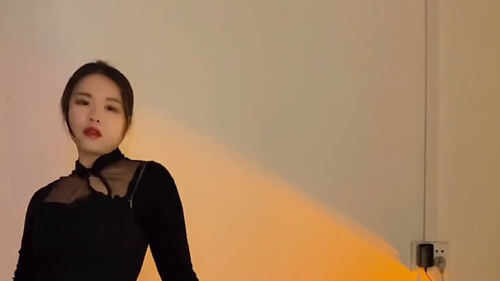 Anh đang giấu em điều gì à? Đàn ông xấu thì không thể tin tưởng được.