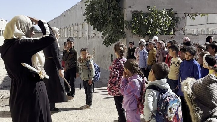 A Syrian boy called me "Qin Opera Poor," and the entire school's students apologized.