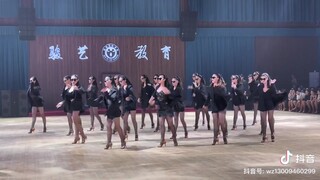 全是腿的拉丁舞