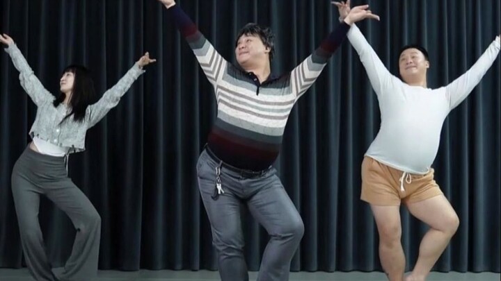 دون ذكر كلمة "سمين"، ندعوكم لاقتراح أسماء للفرق عبر الإنترنت