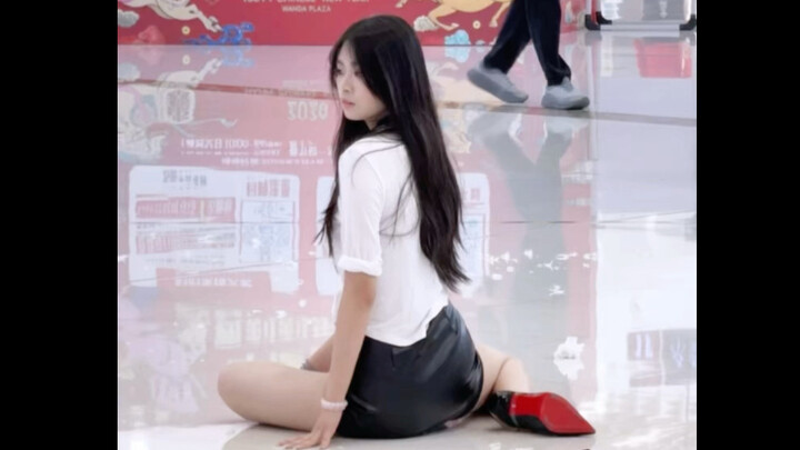 ชอบกระโปรงสั้นตัวนี้มากเลย!