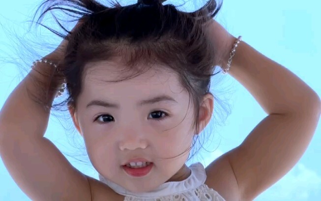 Cô ấy nói muốn ôm ôm