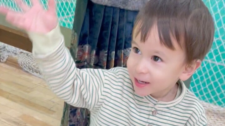 لاتيه لديه أفضل أخت في العالم