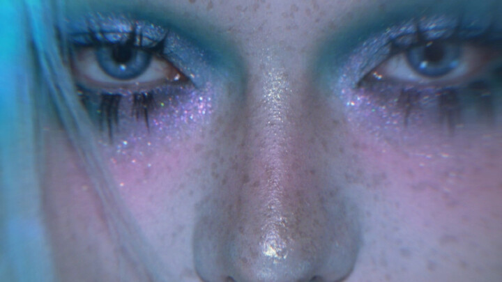 ليس لأنني لا أفتقدك، ولا لأنني لا أحبك.