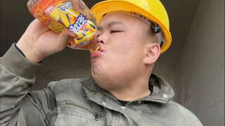 อาหารหม้อใหญ่ราคาถูกดีนะ! วันนี้ตอนถอดแบบโดนตะปูตำนิดหน่อย! ไม่ลึก ไม่เป็นไร!