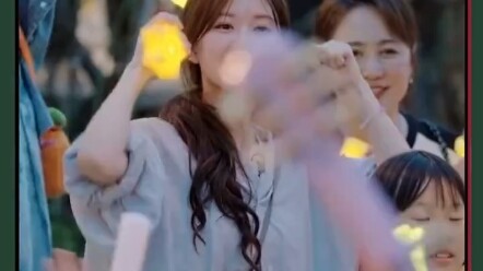 บนโลกนี้ยังมีคนที่เข้าใจความแปลกๆ ของคุณ และก็มีคนที่พร้อมจะอยู่ข้างๆ คุณแบบน่ารักๆ นะ “จ้าวลู่ซือมี