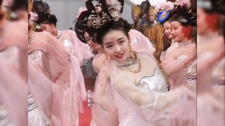 Now that's what you call a dance performed before the emperor! What we see nowadays is just a bunch 