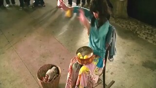 Con gái muốn có tiền chữa bệnh cho mẹ ,sẵn sàng theo chú mập đi đòi nợ