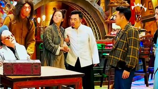 老爹来饭店找儿子不料脸被鞋底盖章