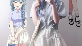 Xiangzi wearing five-toe socks with sandals—what kind of outfit is this?