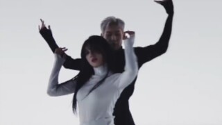 Phiên bản nhảy "Who Are You" của BamBam đã được phát hành!