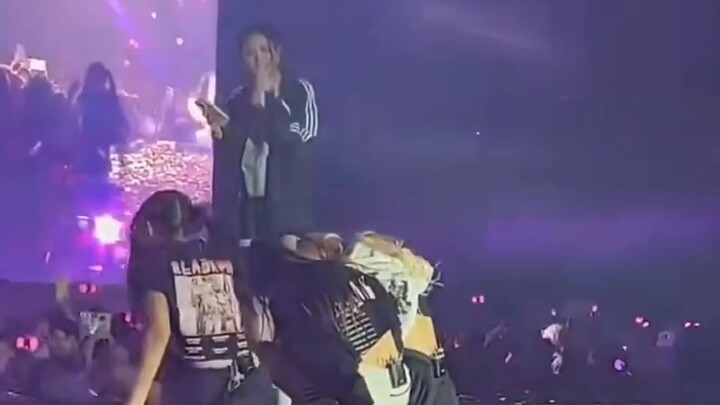 “What do you want to say to BLACKPINK?” “BLACKPINK” “BLACKPINK concert” “Concert”