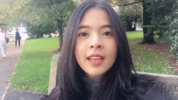 Hai người đẹp Thái Lan đang du lịch ở Anh và nói tiếng Trung suốt chuyến đi. Người nước ngoài nói: T