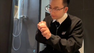 تشي شي يأكل هكذا لذيذ جداً