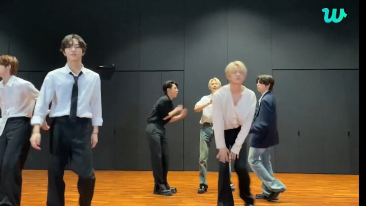 ร่างกายของนายแบบและสมองของหลัวจื้อ