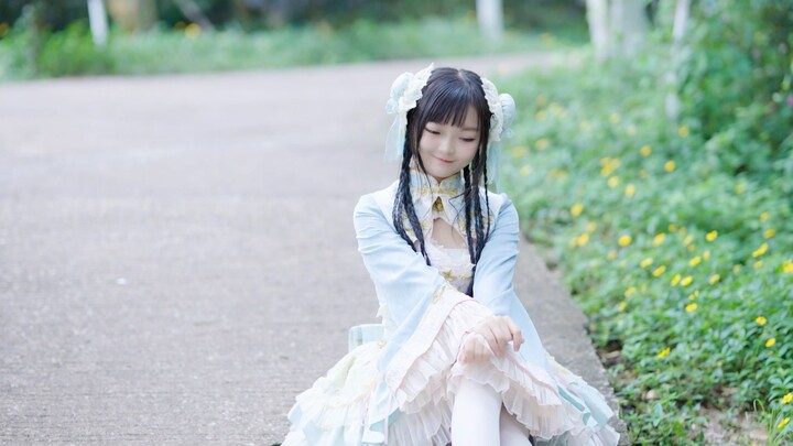 Pertama kali nyanyi, agak malu (＊／ω＼＊)