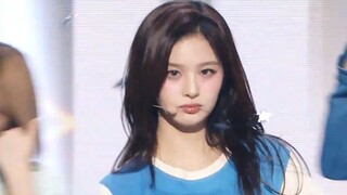 เวทีแสดงเพลง See That เพลงคัมแบ็กล่าสุดของ NMIXX