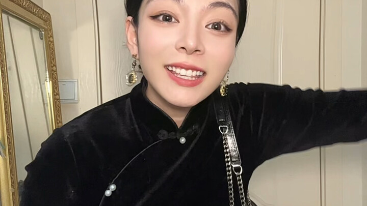 Nhưng phụ huynh phát hiện chuyện tình cảm của con trong lễ tốt nghiệp