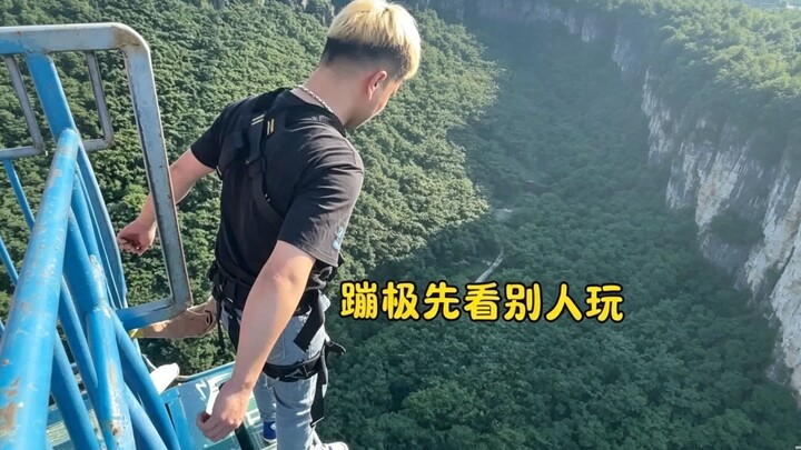 Pemuda kelahiran 2000-an menjajal bungee jumping di ketinggian 168 meter untuk kali pertama, seluruh