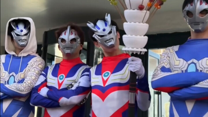 Tips for college students to start their own business—Ultraman sells candied haws
