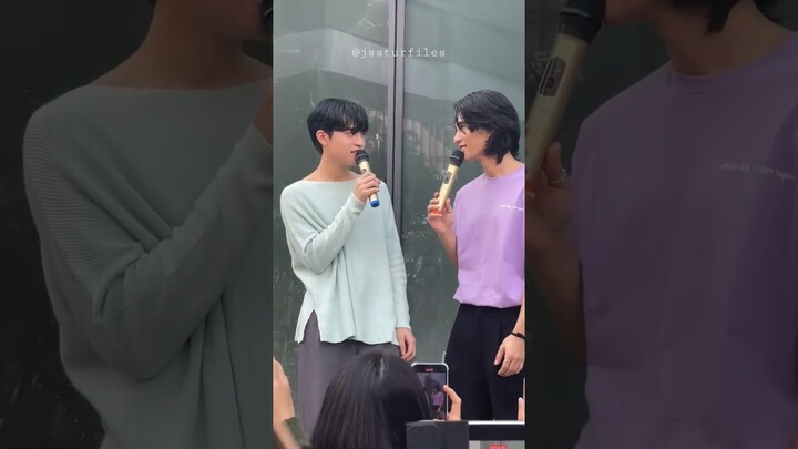 nooo the eye contact while singing 😭🔫 #jeffbarcode #jeffsatur #barcodetin #KedsThailandXJeffBarcode