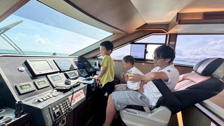 My wife picked out a big-brand new-energy vehicle herself, and now she's picked it up. She won't buy