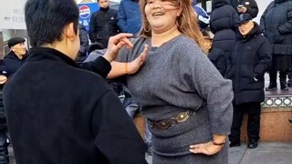 Uyghur Handsome Guy and Chubby Girl's Ma Dance Duets