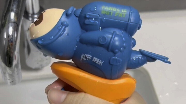 The Diver Who Spits Water: Little Water Gun