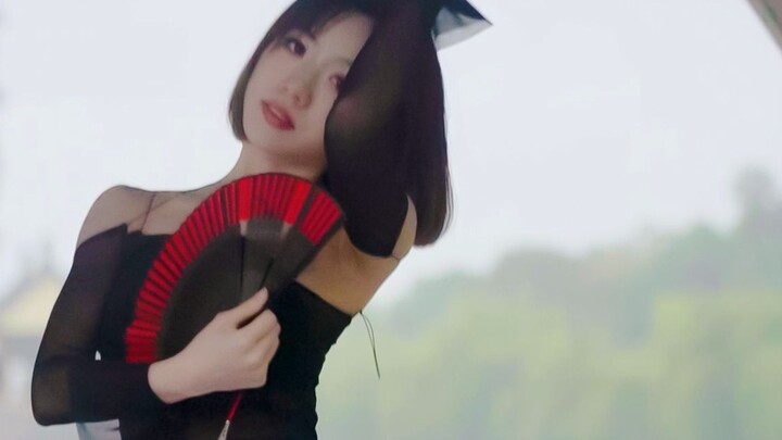 [Dancing Across the Rivers and Mountains] In Slender West Lake, a dance splashes the mist and rain o