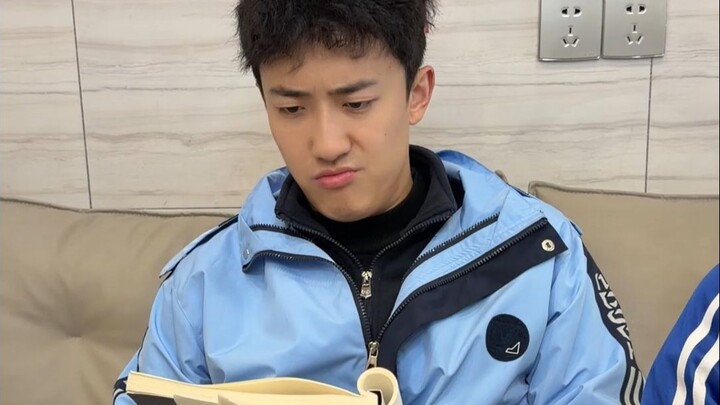 Asal-usul seorang gadis terungkap, ternyata ayah kandungnya datang langsung untuk mengakui hubungan 