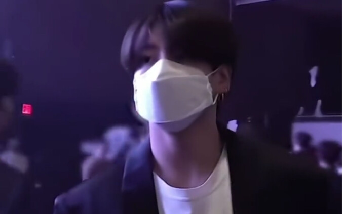 Ở đời thường, Jeongguk đúng chuẩn bạn trai trong mộng