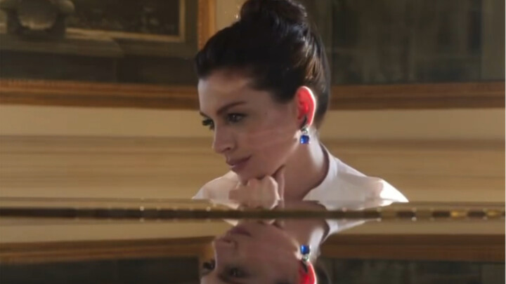 Anne Hathaway và Zendaya cùng xuất hiện trong bộ ảnh quảng cáo mới nhất của Bulgari, mỗi người một v