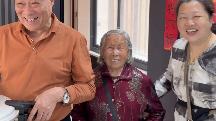 Our in-laws came to help us cook and take care of the baby! Grandma’s here too!