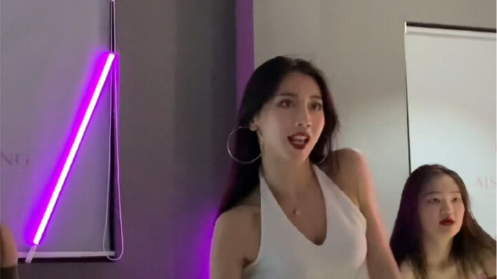 Đổi bài hát rồi các bạn vui chưa?