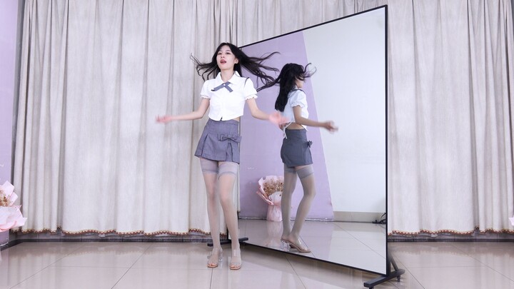 ฉันร้อนแรงมาก! ชุดนักเรียน JK กระโปรงสั้น สีเทา รองเท้าส้นสูงแบบใส หน้าจอแนวตั้ง ถ่ายทีเดียวจบ