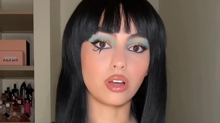 Halloween hóa trang thành Nữ hoàng Ai Cập