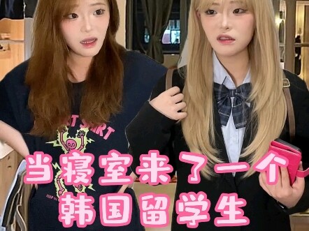 غرفتنا في السكن الجامعي أصبحت مكتملة بكل الأركان الآن.