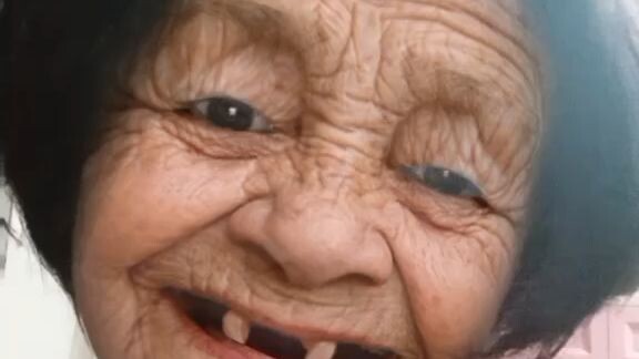 matanda na yan biglang gumanda