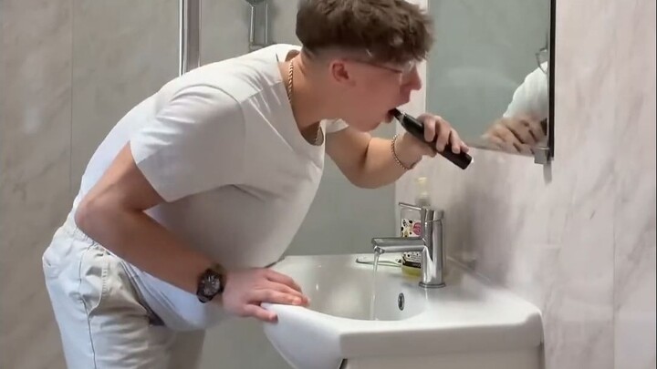 Dads’ baffling behavior—see if your dad is like this!